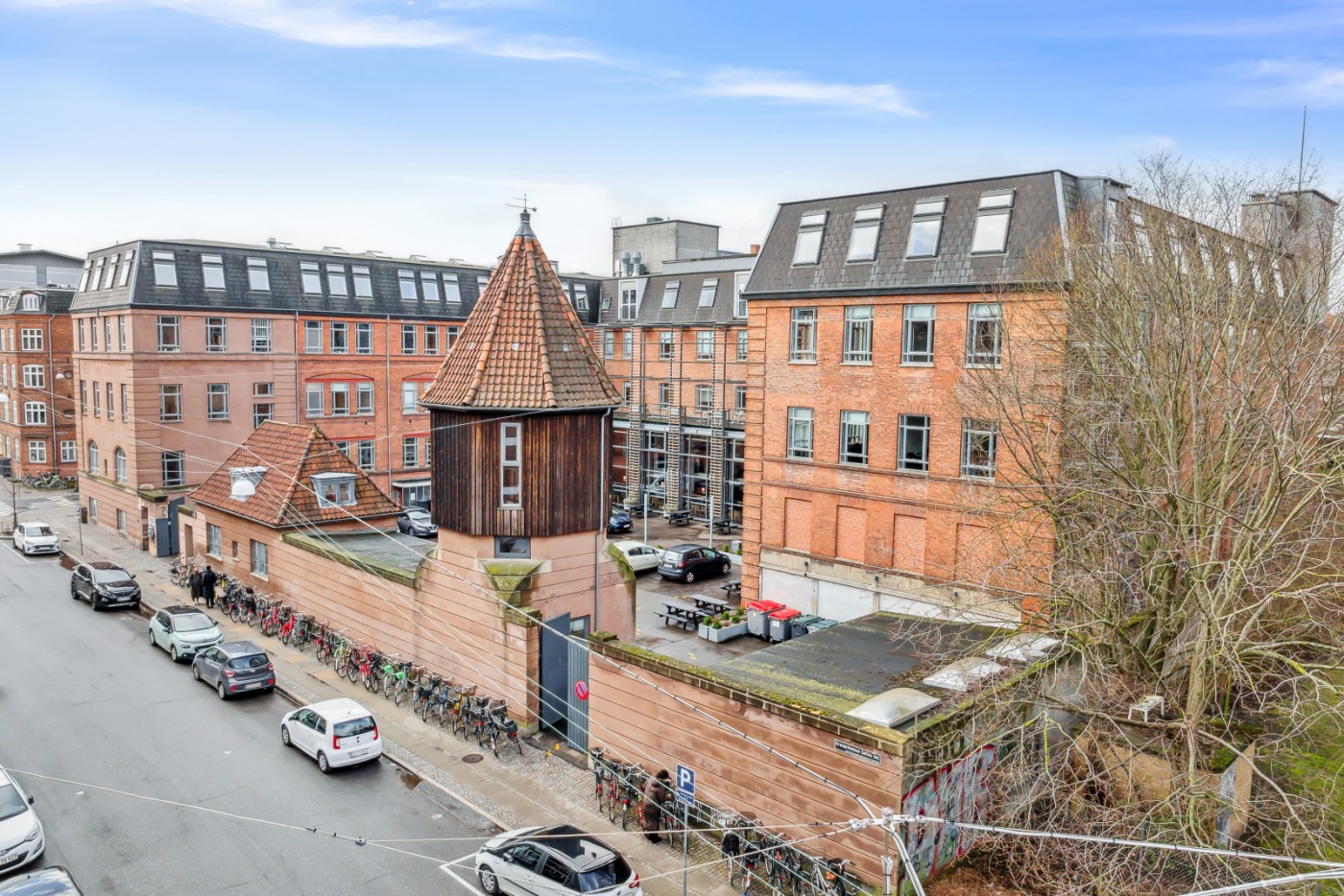 Markant kontor- og undervisningsejendom med stort potentiale til salg på Frederiksberg