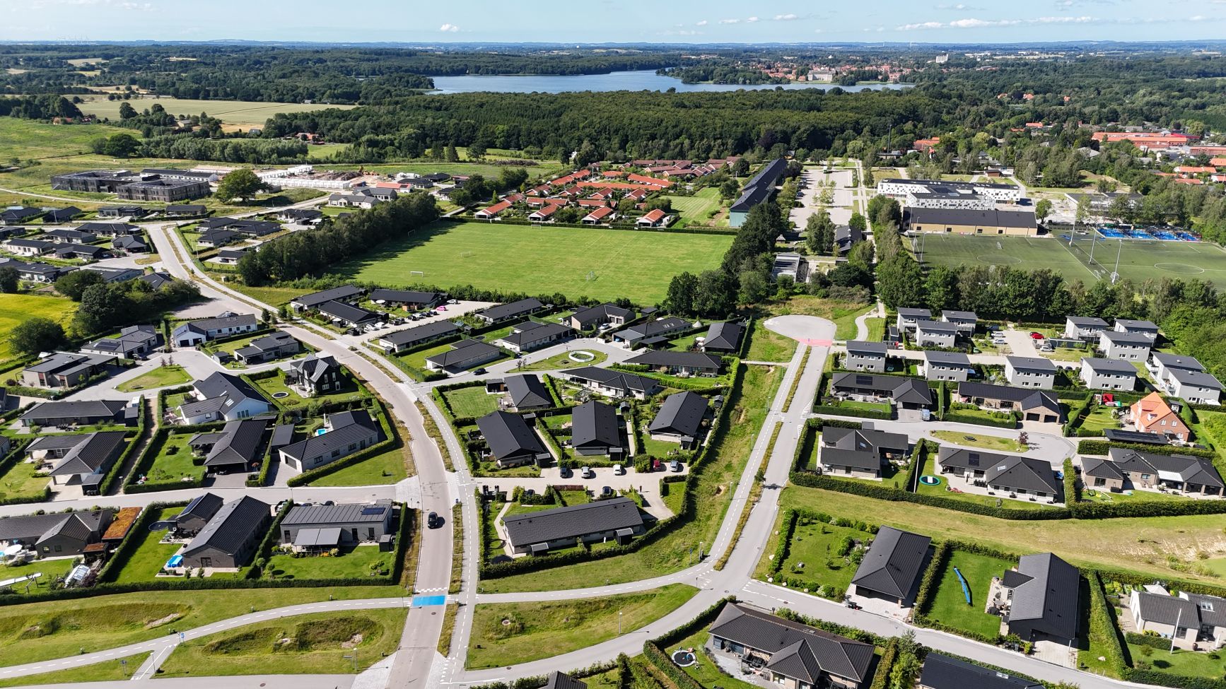 Bud på det nye år: Rift om boliger og lagerlokaler på Sjælland